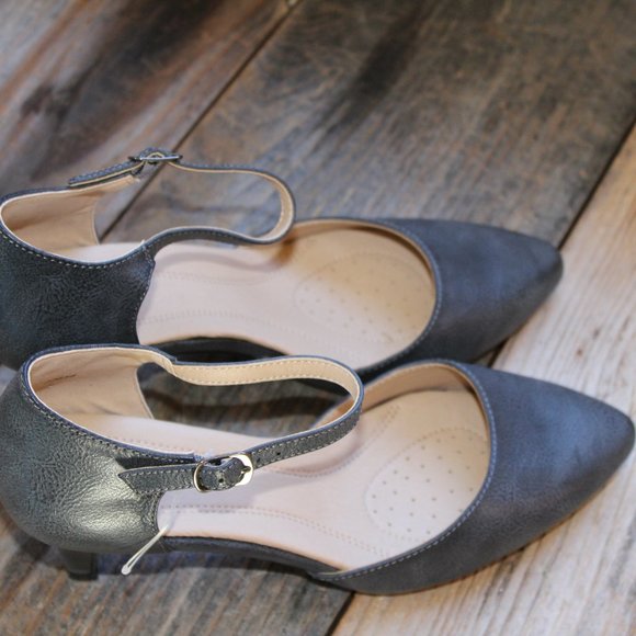 Journee Collection Bettie Tru Comfort ALMOND Toe Mid Heel Pumps Grey 9 NWOB - Picture 3 of 14